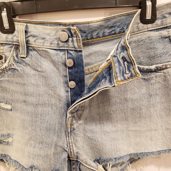Levi's cut off jean shorts - Picture 6 of 10